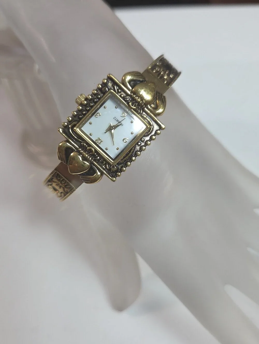 ladies gladdagh ornate quartz watch gold tone needs battery irish celtic